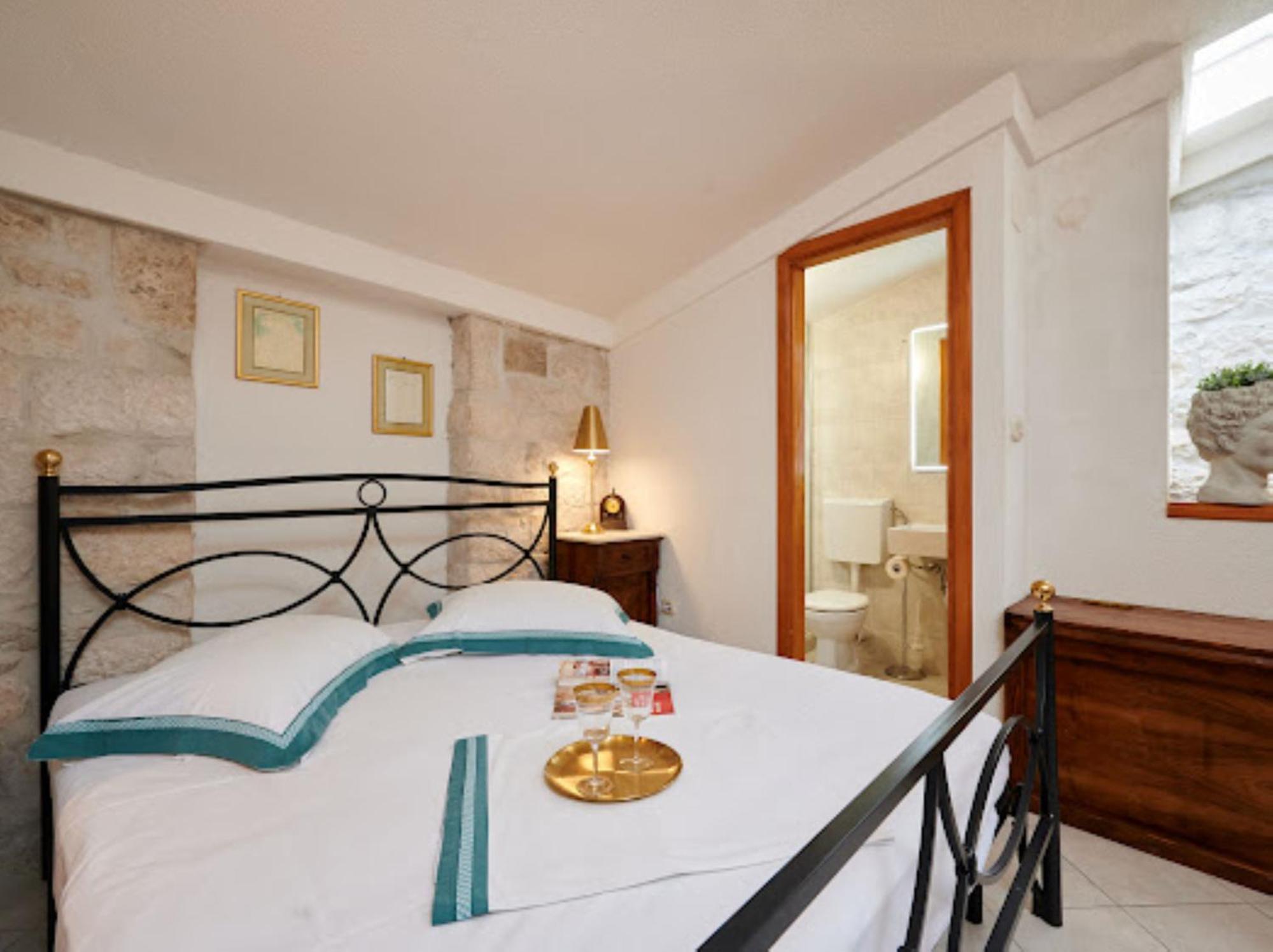 Guesthouse Ana Trogir Old Town Номер фото