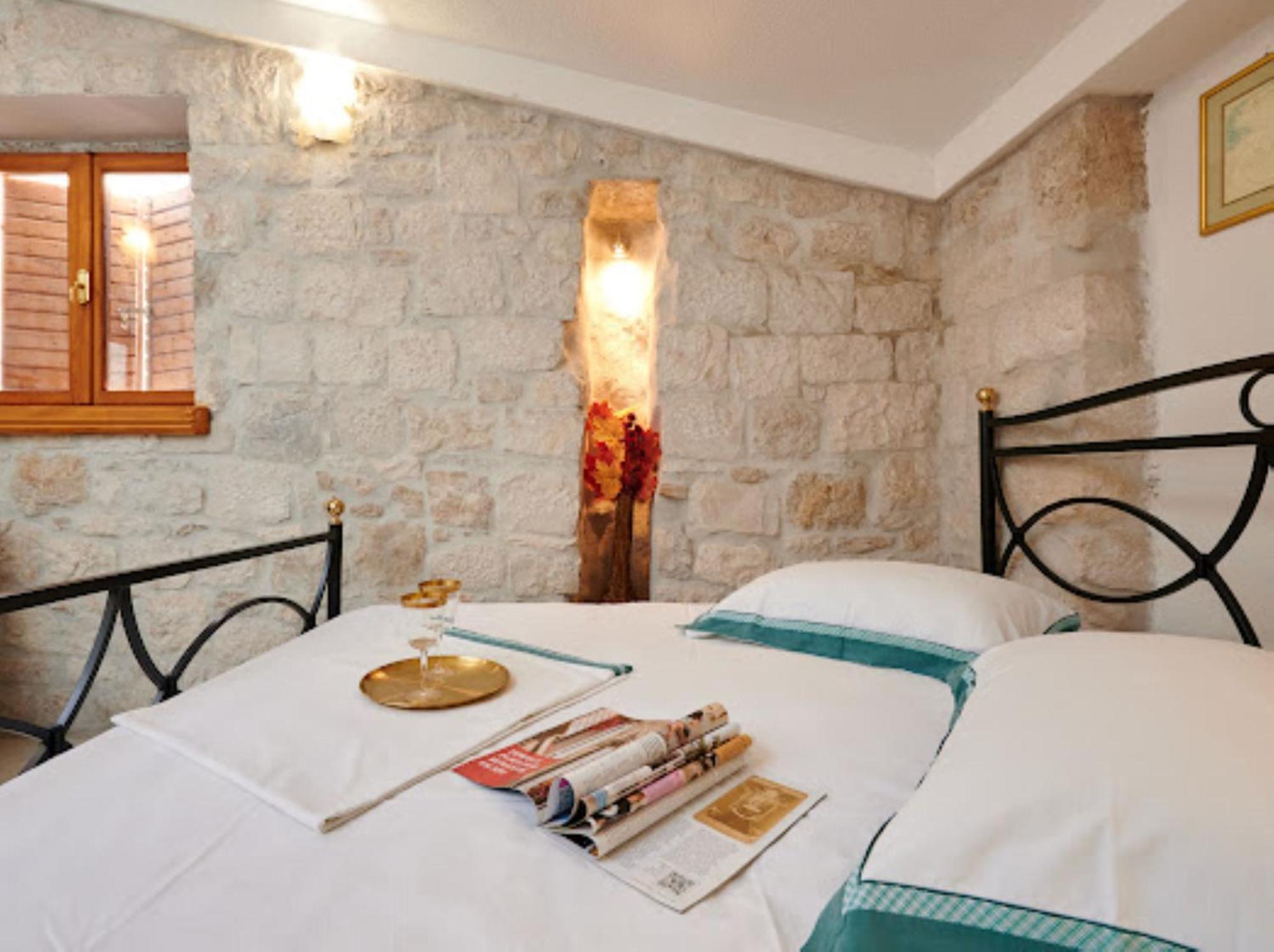 Guesthouse Ana Trogir Old Town Номер фото